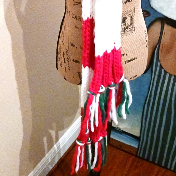 NWT Plush Holiday Scarf - Picture 6 of 6